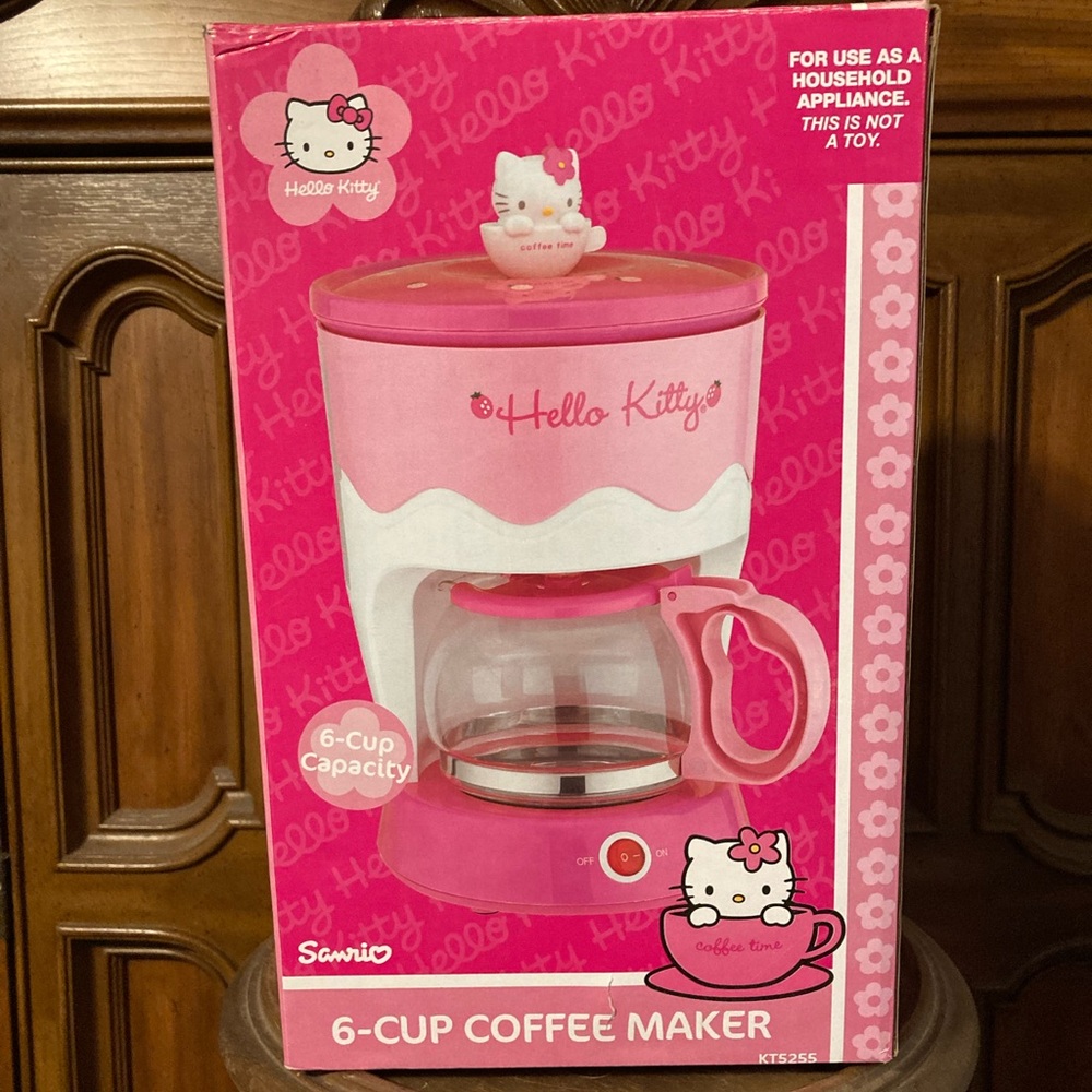 Hello kitty, coffee maker, new in box never used. Y2K